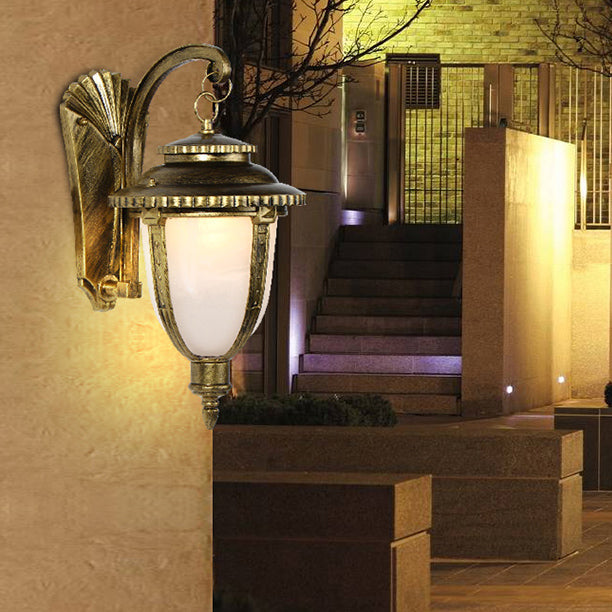 Traditional European Aluminum & Glass Patterned Lampshade Round Carved 1-Light Outdoor Wall Sconce Garden & Balcony