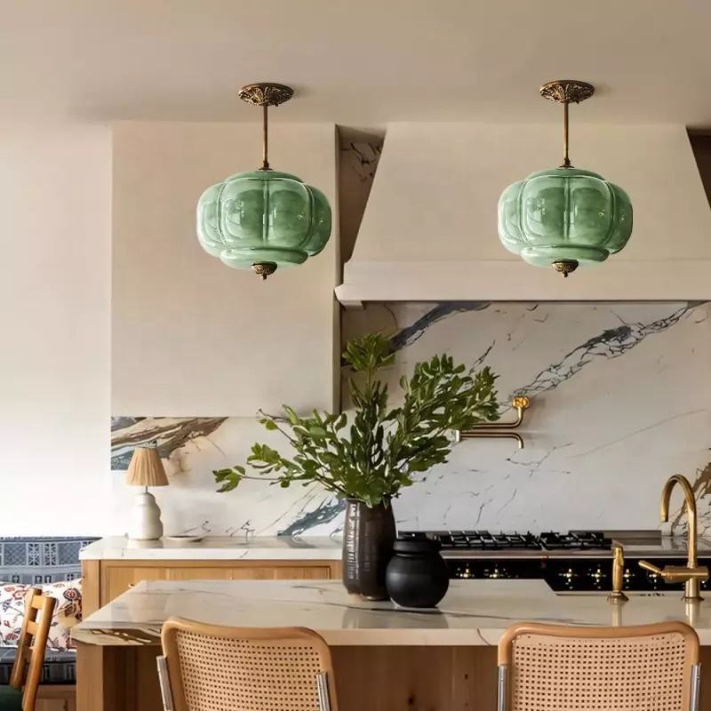 مصباح معلق فرنسي تقليدي على شكل قرع من النحاس والزجاج بثلاثة مصابيح لغرفة المعيشة