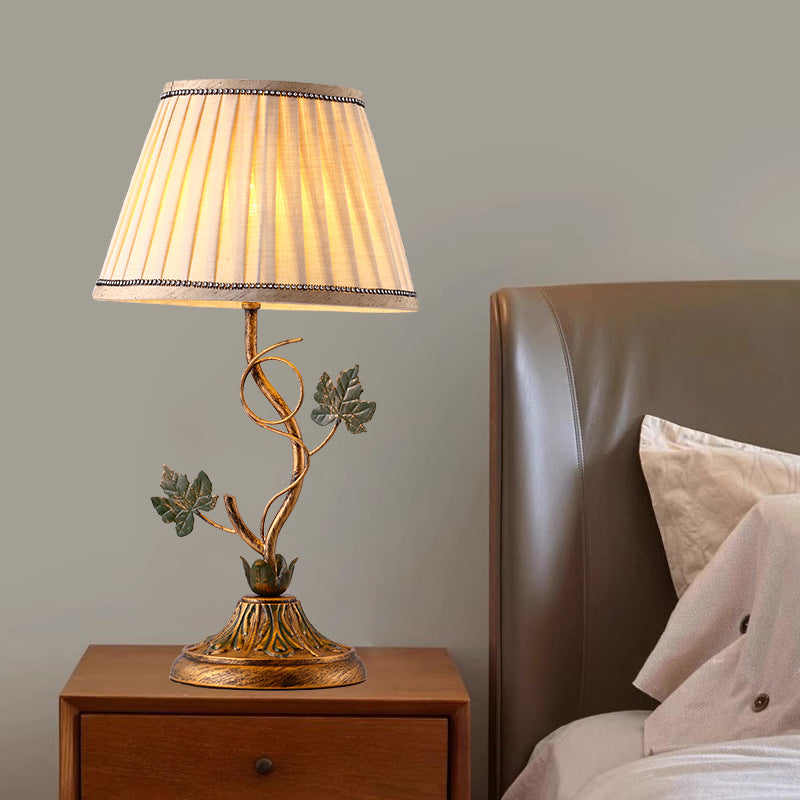 Traditional Farmhouse Fabric Iron Leaf Curved Round 1-Light Table Lamp For Bedroom & Living Room