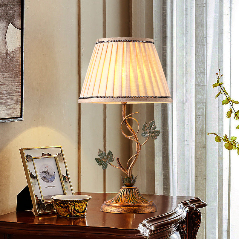 Traditional Farmhouse Fabric Iron Leaf Curved Round 1-Light Table Lamp For Bedroom & Living Room