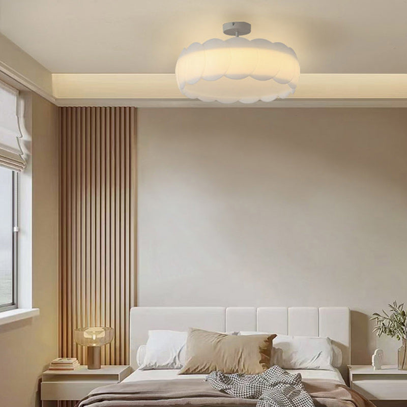 مصباح سقف LED دائري مموج معدني من البولي إيثيلين بتصميم عصري بسيط لغرفة النوم