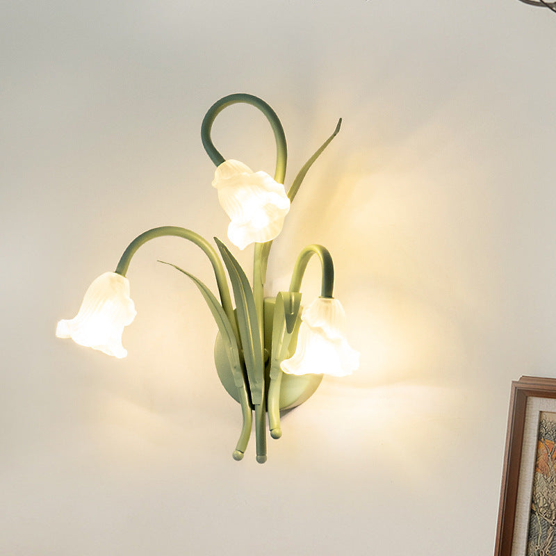 مصباح حائط فرنسي تقليدي من الزجاج والحديد على شكل ورقة وردة بثلاثة مصابيح لغرفة النوم وغرفة المعيشة