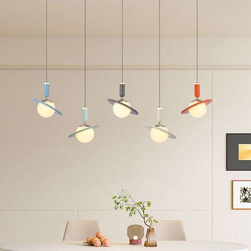 مصباح LED أسطواني الشكل من الأكريليك والألومنيوم بتصميم معاصر ومبتكر لغرفة النوم