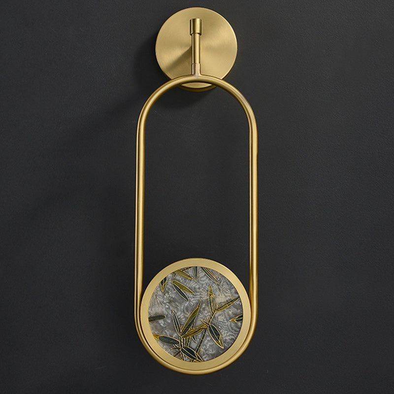 مصباح حائط LED بتصميم صيني تقليدي مصنوع من النحاس والألومنيوم والزجاج وأوراق الخيزران البيضاوية لوضعه بجانب السرير