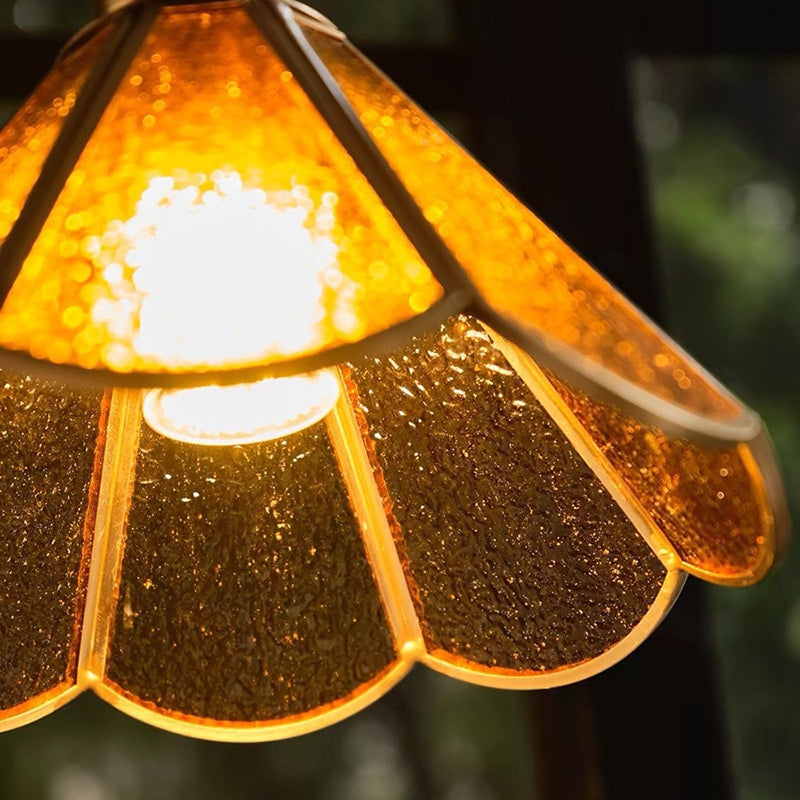 مصباح معلق تقليدي عتيق من الزجاج والنحاس والخشب مزود بمصباح واحد لغرفة المعيشة