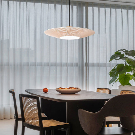 リビングルームに最適な、現代的なスカンジナビア風ラウンド型銅レザーファブリックLEDペンダントライト