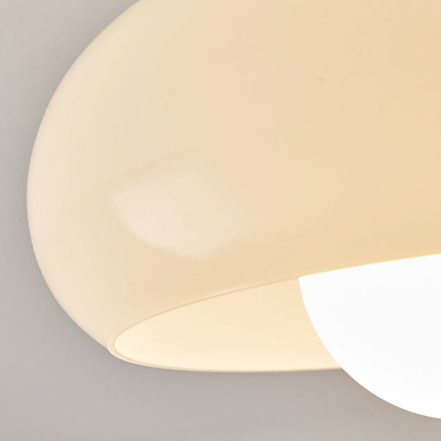 مصباح سقف عصري بتصميم عتيق على شكل كرة بيضاوية دائرية بإطار خشبي وغطاء زجاجي مزود بضوء واحد وتركيب شبه مسطح لغرفة المعيشة