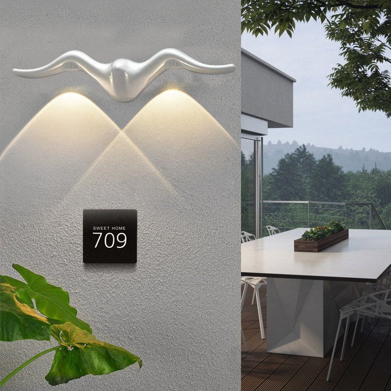 屋外パティオ用現代的でクリエイティブな防水ラインウェーブアルミLED壁取り付け用燭台ランプ