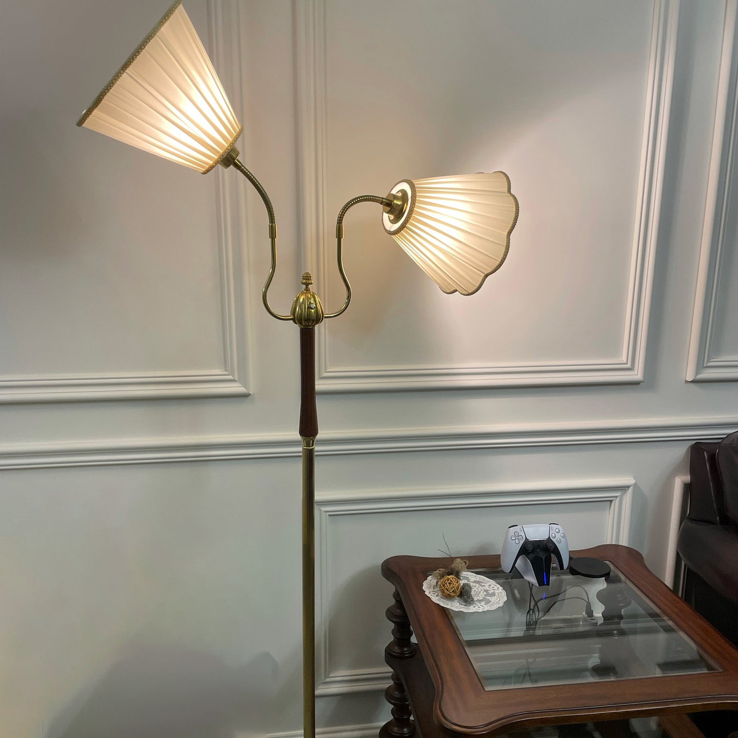 Traditional Vintage Cylinder Lace Pleated Fabric Shade Iron Wood Frame 2-Light Standing Floor Lamp For Living Room