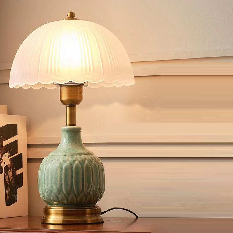 Traditional European Vase Ceramic Base Round Lace Dome Glass Shade 1-Light Table Lamp For Bedroom