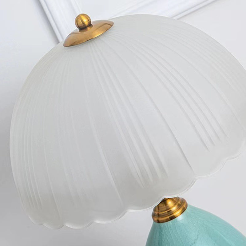 Traditional European Vase Ceramic Base Round Lace Dome Glass Shade 1-Light Table Lamp For Bedroom