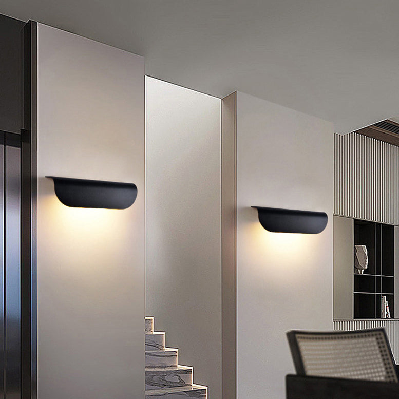 مصباح حائط LED مستطيل الشكل مصنوع من الألومنيوم والزجاج بتصميم عصري بسيط ومقاوم للماء للفناء الخارجي