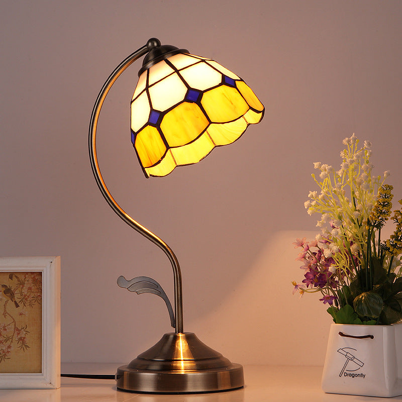 Traditional Tiffany Curved Pole Flower Shape Hardware Base Stained Glass 1-Light Table Lamp For Bedroom
