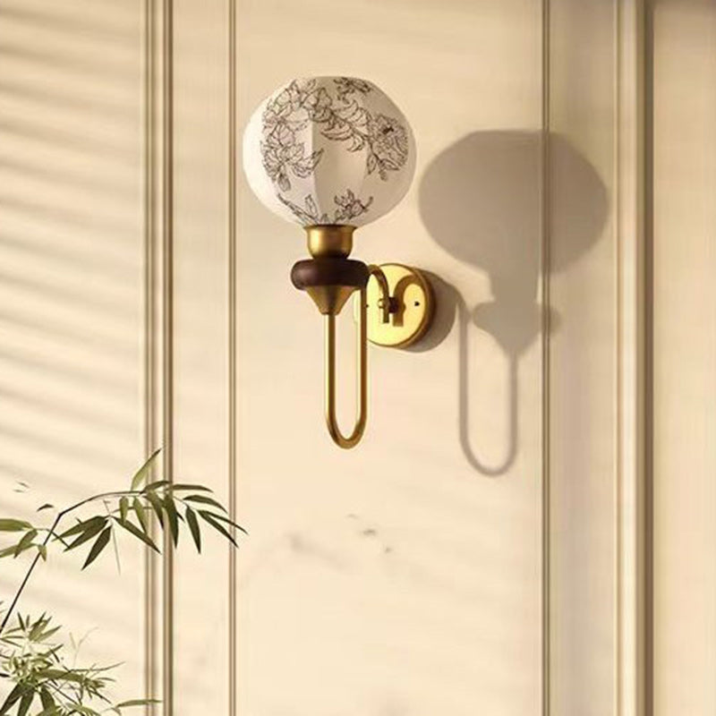 مصباح حائط فرنسي تقليدي بيضاوي الشكل مصنوع من الحديد والخشب والقماش، مزود بمصباح واحد لغرفة المعيشة