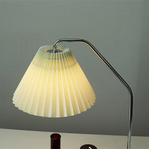 Traditional Vintage Umbrella Round Pleated Fabric Wood USB 1-Light Table Lamp For Living Room