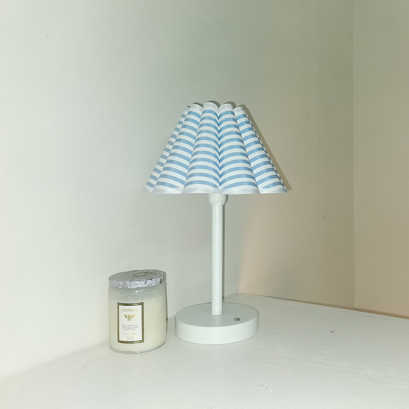 Modern Minimalist Round Table Petal Shaped Stem Disc Base 1-Light Table Lamp For Bedroom