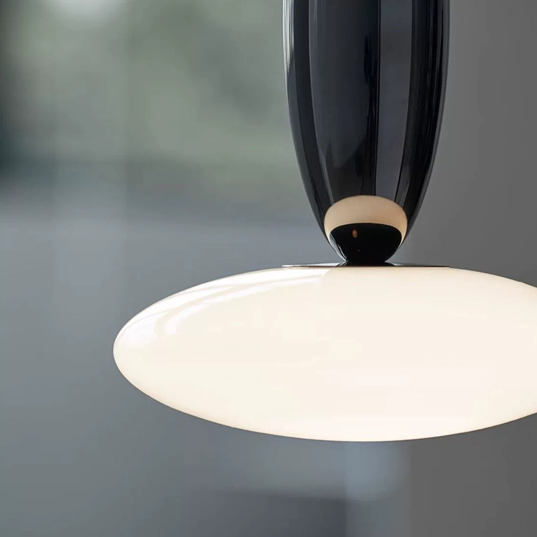 مصباح LED معدني زجاجي معاصر بتصميم بيضاوي إسكندنافي لغرفة النوم