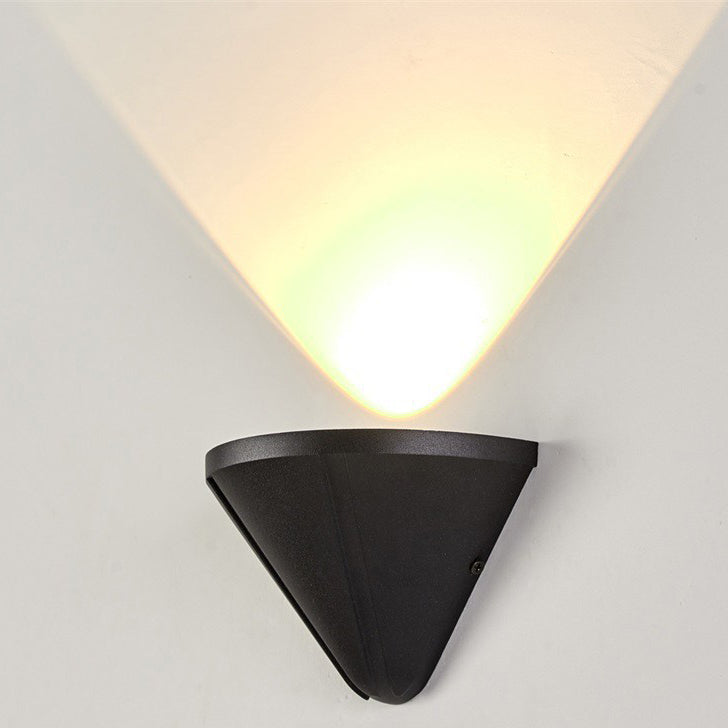 Modern Minimalist Waterproof Triangle Semicircle Die-Cast Aluminum PC LED Wall Sconce Lamp For Outdoor Patio