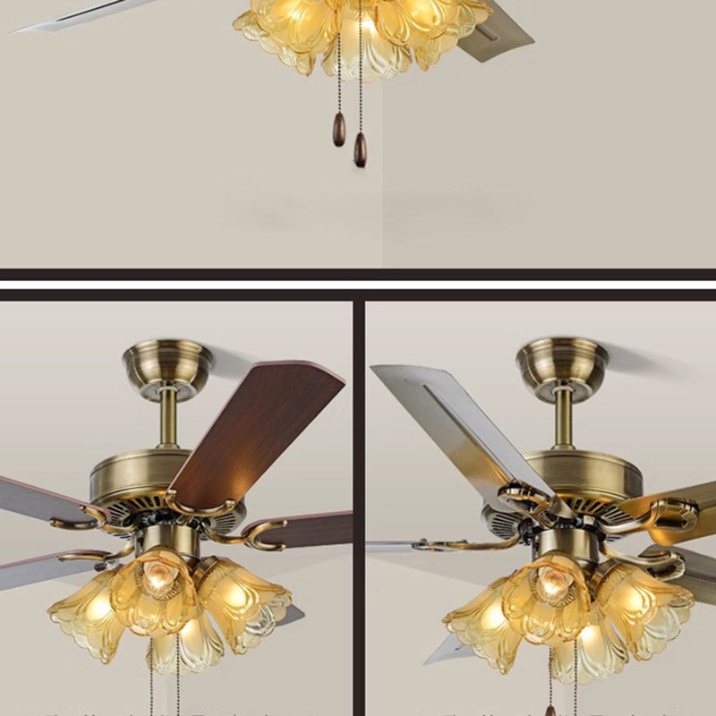 Traditioneller Retro-Deckenventilator aus Eisen und Holz mit 4 Leuchten, Blumenmuster und Glasschirm für das Wohnzimmer
