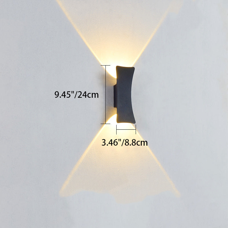 مصباح حائط LED مقاوم للماء بإضاءة علوية وسفلية من الألومنيوم بتصميم عصري بسيط للفناء الخارجي