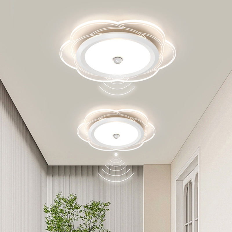 現代的なシンプルさ、アイアンアルミフラワーアクリルシェード、LEDフラッシュマウントシーリングライト、リビングルーム用