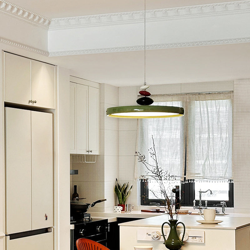 مصباح LED دائري هندسي من الألومنيوم والأكريليك بتصميم إسكندنافي معاصر لغرفة المعيشة