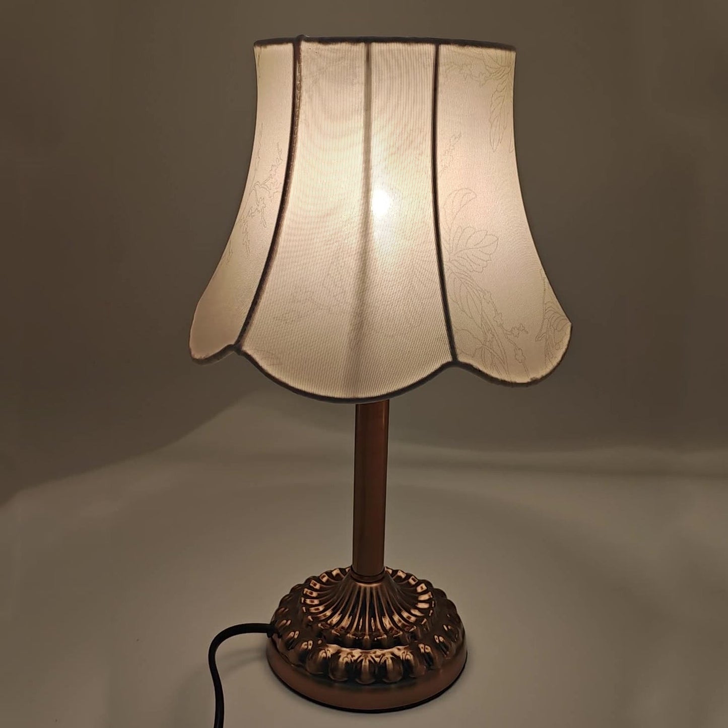 Traditional Vintage Fabric Hardware Round 1-Light Table Lamp For Bedroom