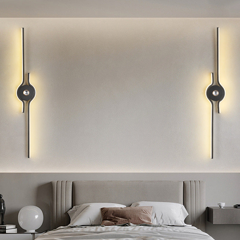 مصباح حائط LED طويل من الألومنيوم والحديد بتصميم عصري بسيط لغرفة المعيشة