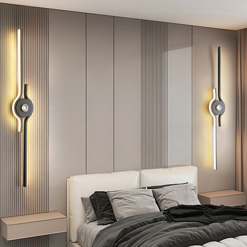 مصباح حائط LED طويل من الألومنيوم والحديد بتصميم عصري بسيط لغرفة المعيشة