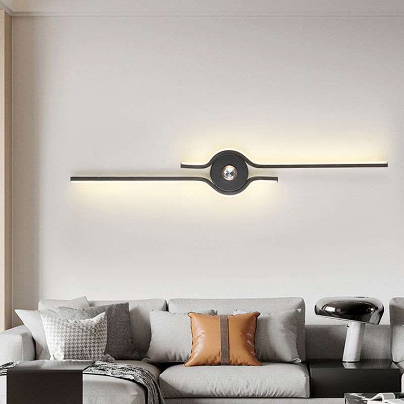 مصباح حائط LED طويل من الألومنيوم والحديد بتصميم عصري بسيط لغرفة المعيشة