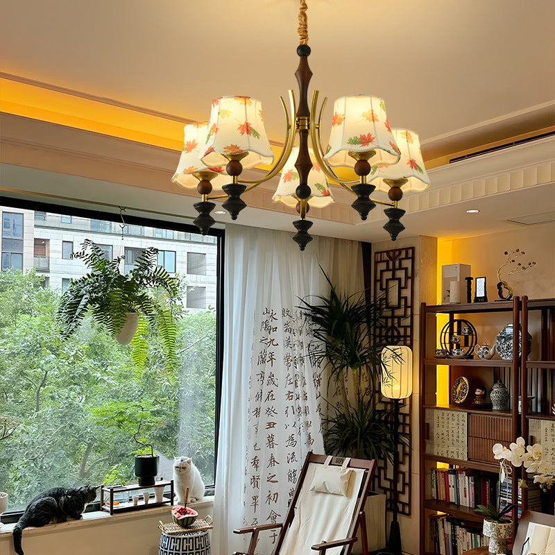 ثريا فرنسية تقليدية مصنوعة من الخشب والحديد وإطار قوسي من أوراق القيقب وغطاء قماشي بثلاثة ونصف ضوء لغرفة المعيشة