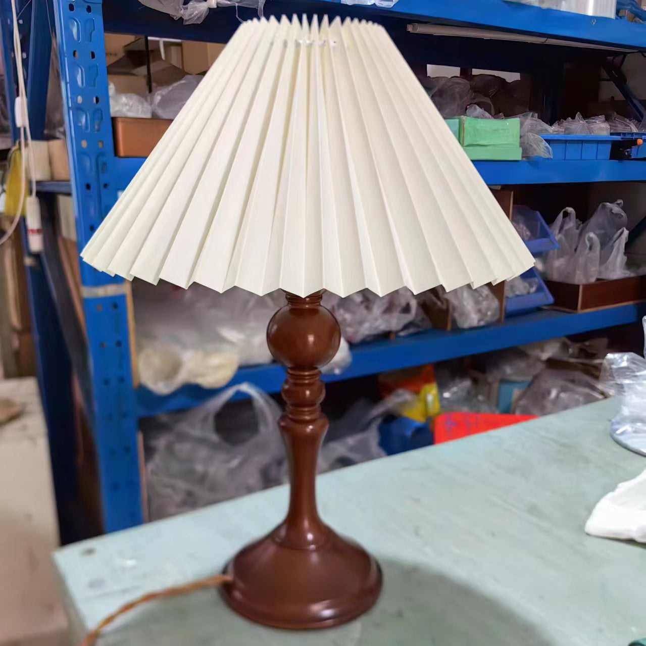 Traditional Vintage Solid Wood Linen Conical Shade 1-Light Table Lamp For Bedroom