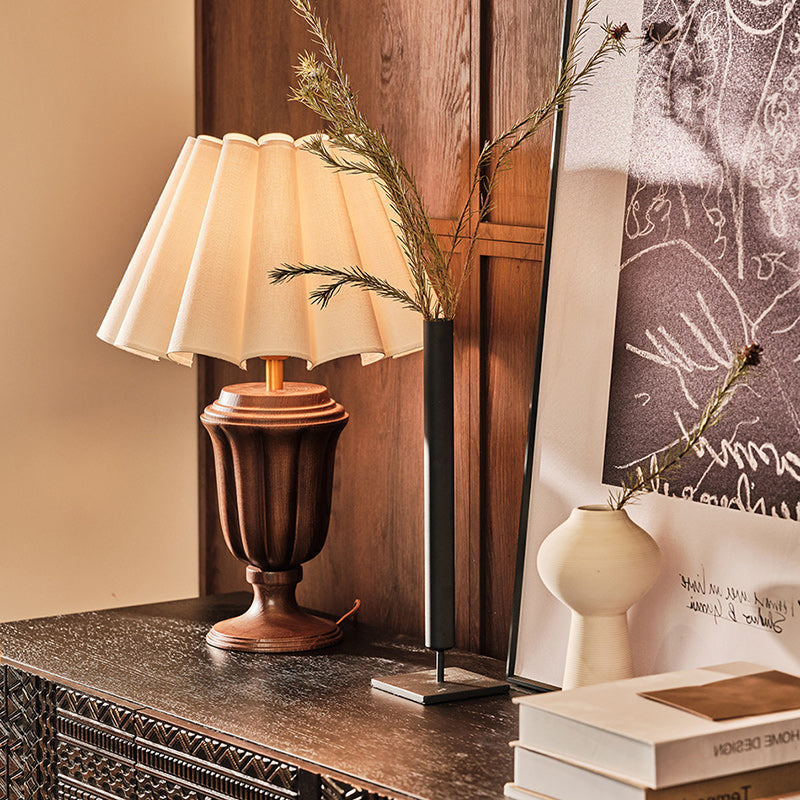 Traditional Vintage Fabric Flower Bouquet Shade Solid Wood 1-Light Table Lamp For Bedroom