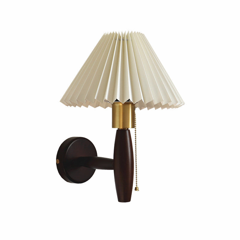مصباح حائط فرنسي تقليدي من مادة البولي فينيل كلوريد المطوية، مصنوع من الخشب الصلب والنحاس، مزود بمصباح واحد لغرفة المعيشة