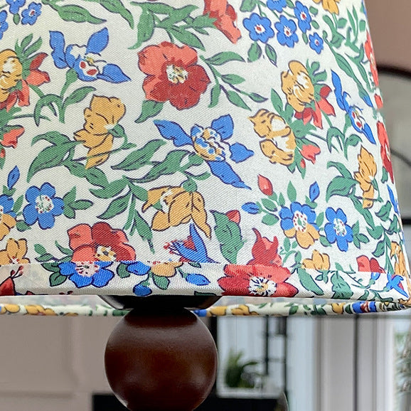 Traditional Vintage Petal Cylinder Wood Fabric 1-Light Table Lamp For Bedroom