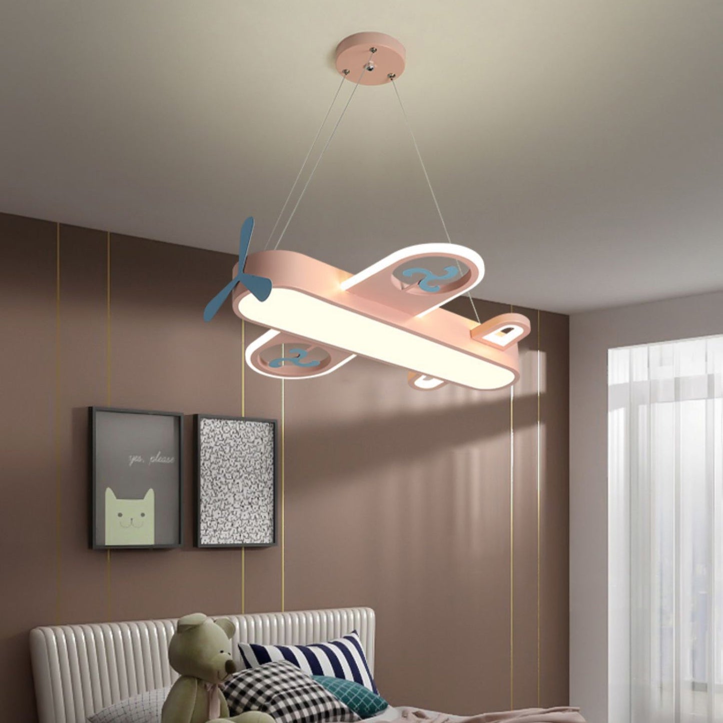 ثريا LED مصنوعة من الحديد والأكريليك على شكل طائرة بتصميم رسوم متحركة إبداعية معاصرة لغرفة النوم