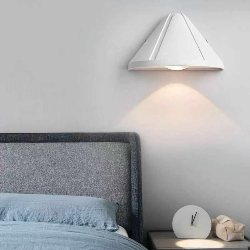 مصباح حائط LED بتصميم عصري بسيط مع نصف مخروطي وعدسات بصرية من الألومنيوم لغرفة النوم