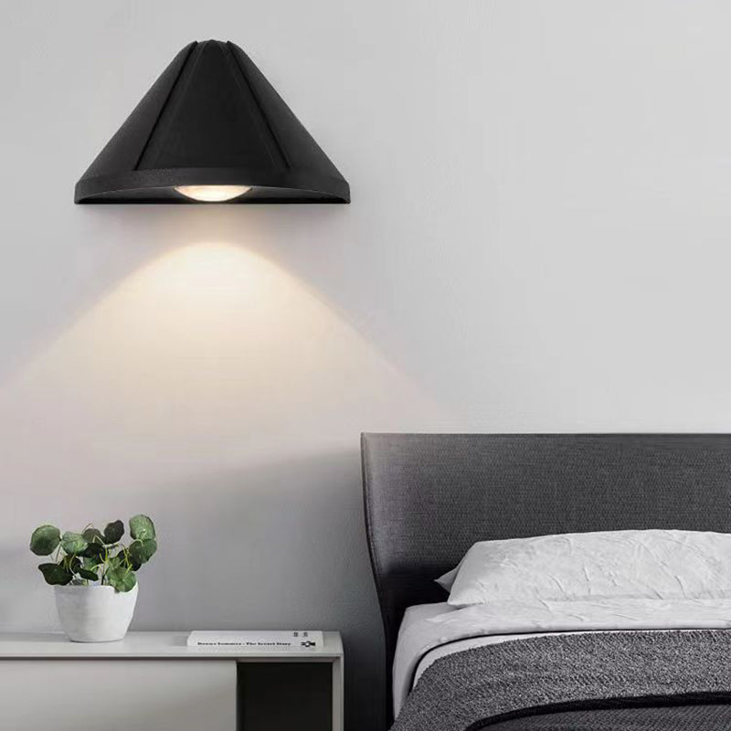 مصباح حائط LED بتصميم عصري بسيط مع نصف مخروطي وعدسات بصرية من الألومنيوم لغرفة النوم
