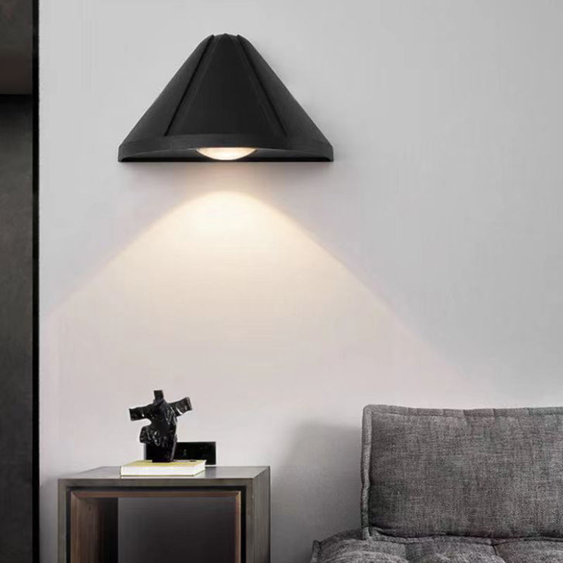 مصباح حائط LED بتصميم عصري بسيط مع نصف مخروطي وعدسات بصرية من الألومنيوم لغرفة النوم