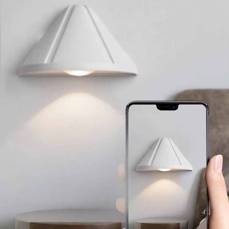 مصباح حائط LED بتصميم عصري بسيط مع نصف مخروطي وعدسات بصرية من الألومنيوم لغرفة النوم