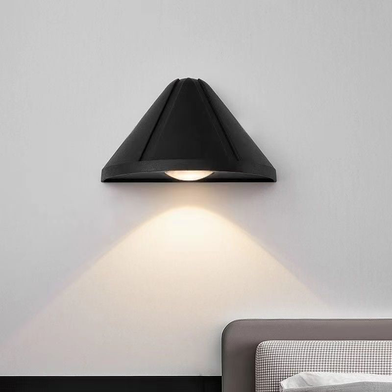 مصباح حائط LED بتصميم عصري بسيط مع نصف مخروطي وعدسات بصرية من الألومنيوم لغرفة النوم