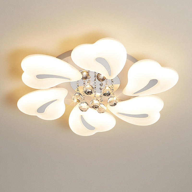 モダンで豪華な花びらハート型アイアンアクリルクリスタルボールLEDセミフラッシュマウントシーリングライトリビングルーム用