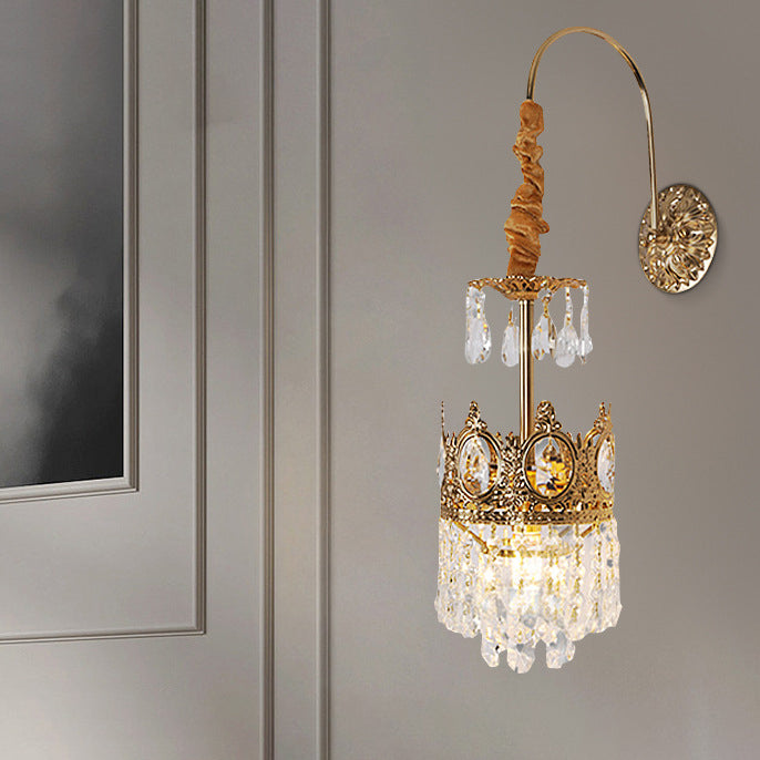 Traditionelle französische Crown Messing-Kristall-Wandleuchte mit einem Licht für das Wohnzimmer