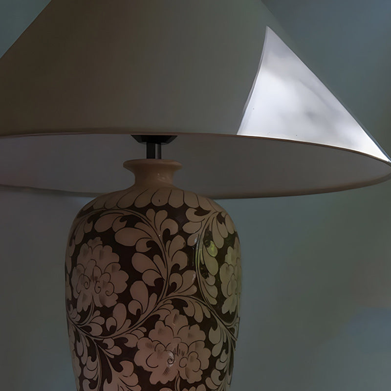 Traditional Chinese Vase Ceramic Fabric 1-Light Table Lamp For Bedroom