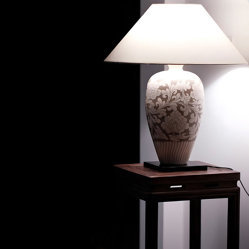 Traditional Chinese Vase Ceramic Fabric 1-Light Table Lamp For Bedroom