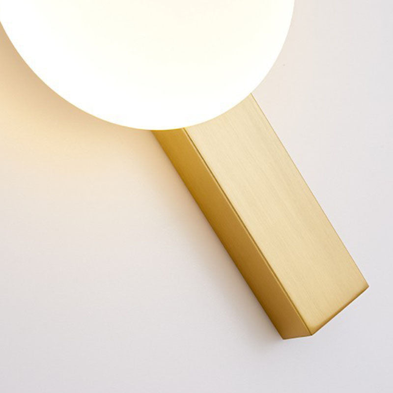 مصباح حائط LED دائري من البلاستيك والحديد بتصميم عصري بسيط لغرفة النوم