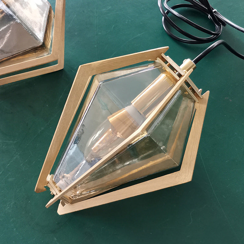 مصباح معلق معاصر إبداعي على شكل مثلث مخروطي طويل مصنوع من الزجاج والألومنيوم والحديد، مزود بمصباح واحد لغرفة النوم