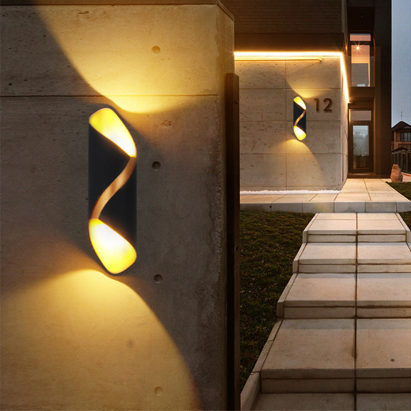 Modern Minimalist Curved PC Aluminum LED Wall Sconce Lamp For Outdoor