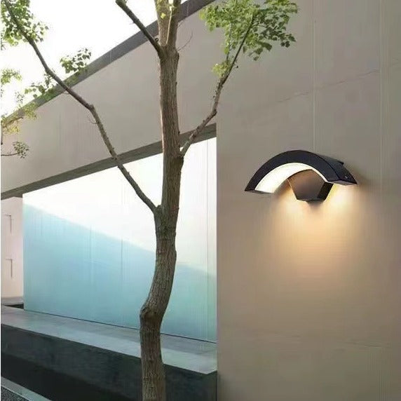 Modern Minimalist Curved Bent Aluminum LED Wall Sconce Lamp For Outdoor Patio