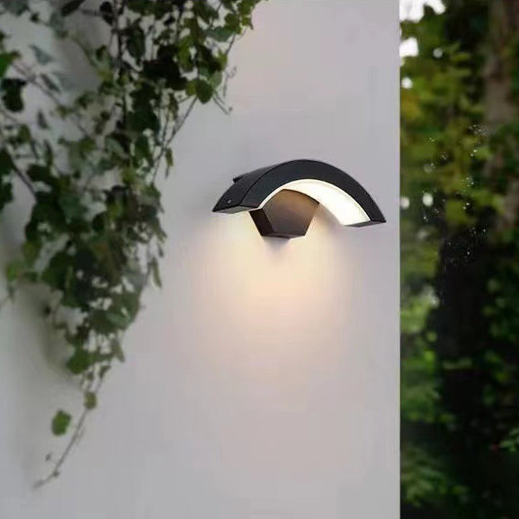 Modern Minimalist Curved Bent Aluminum LED Wall Sconce Lamp For Outdoor Patio